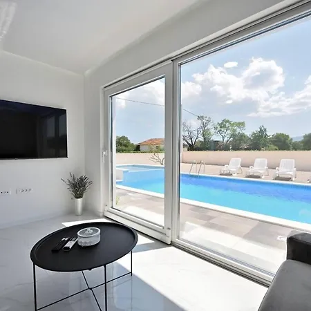 House With Heated Pool, Jacuzzi Prolozac 1 Donji Prolozac