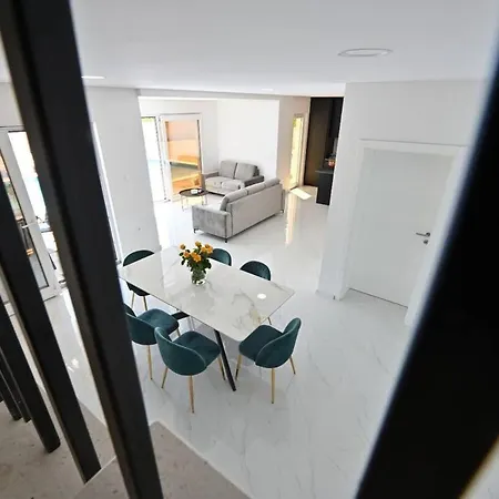 Holiday home House With Heated Pool, Jacuzzi Prolozac 1