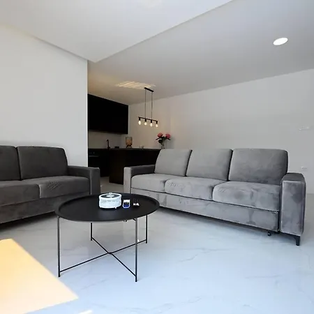 House With Heated Pool, Jacuzzi Prolozac 1 Donji Prolozac