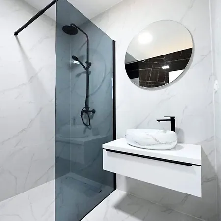 House With Heated Pool, Jacuzzi Prolozac 1